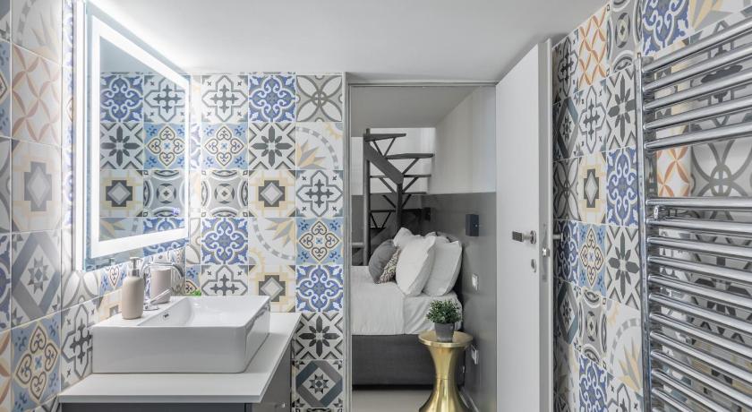 iFlat Elegant Suite in Monti photo