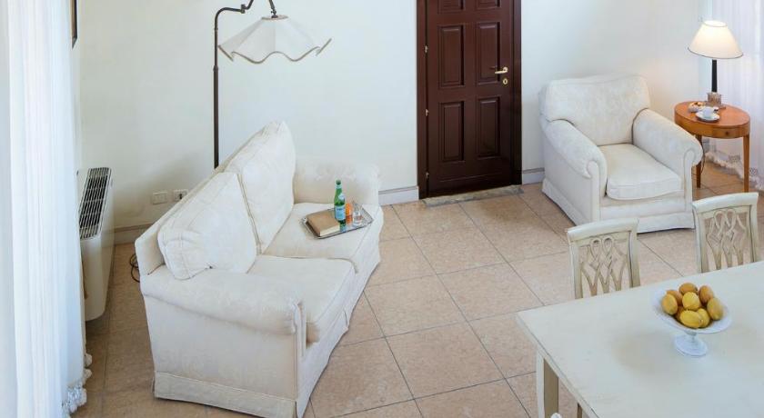 Image of Suite with Pool View 13