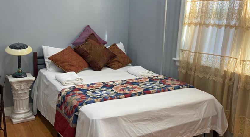 A Lovely Room in Queens — Hotel in New York (NY)