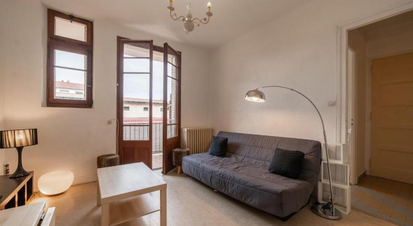 Apartment with balcony in the heart of the city center — Hotel in Annecy