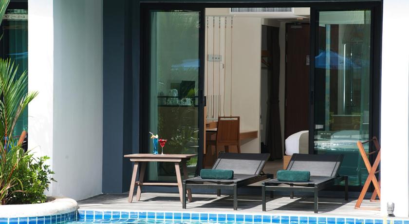 Image of Family Pool Access 16