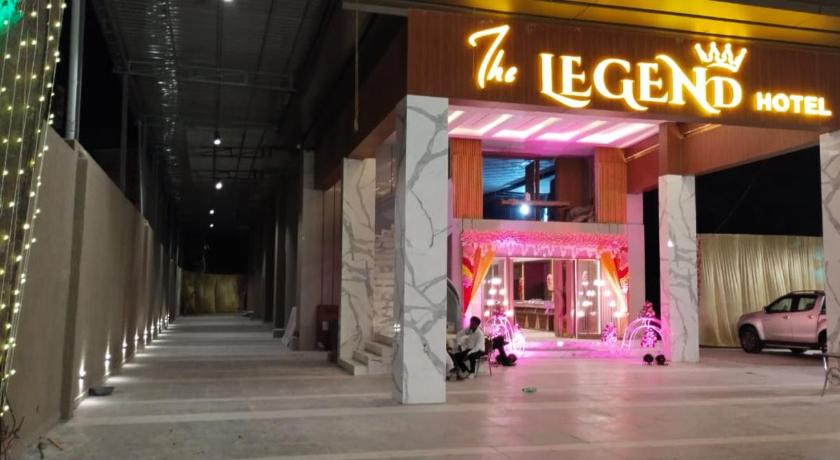 Entrance, Hotel The Legend in Kanpur