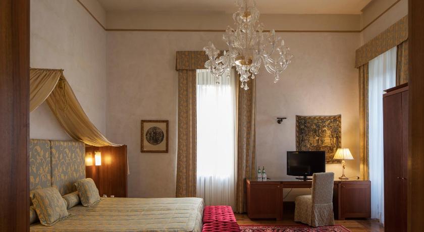Image of Deluxe Junior Suite 8
