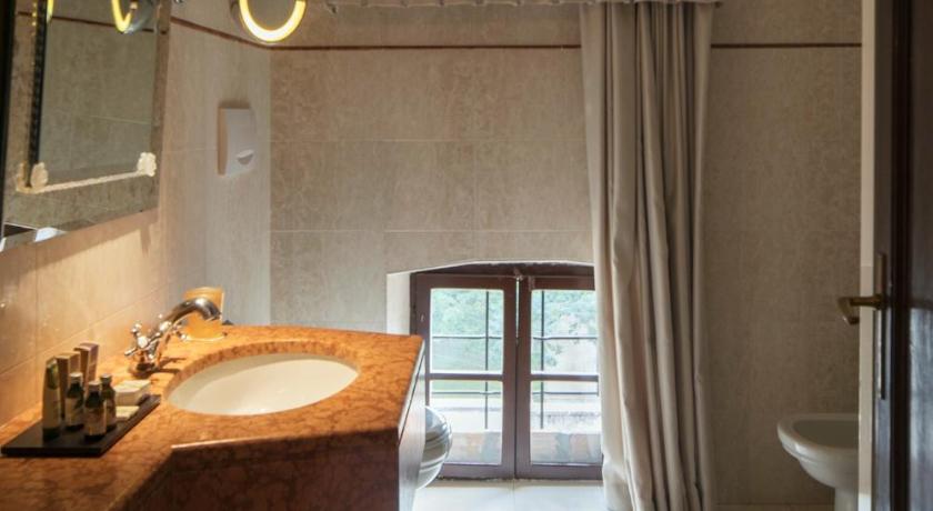 Image of Deluxe Junior Suite 16