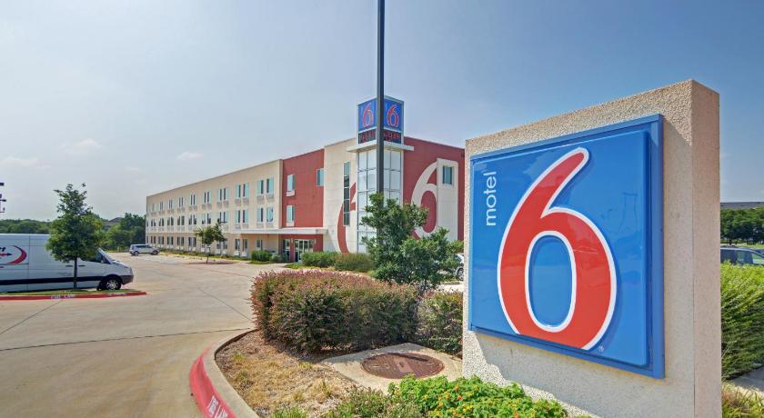 Motel 6-Roanoke, TX - Northlake - Speedway