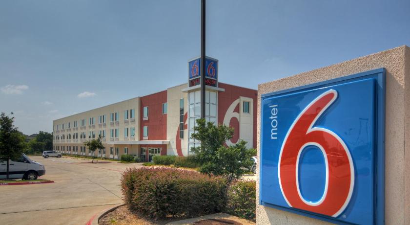 Motel 6-Roanoke, TX - Northlake - Speedway