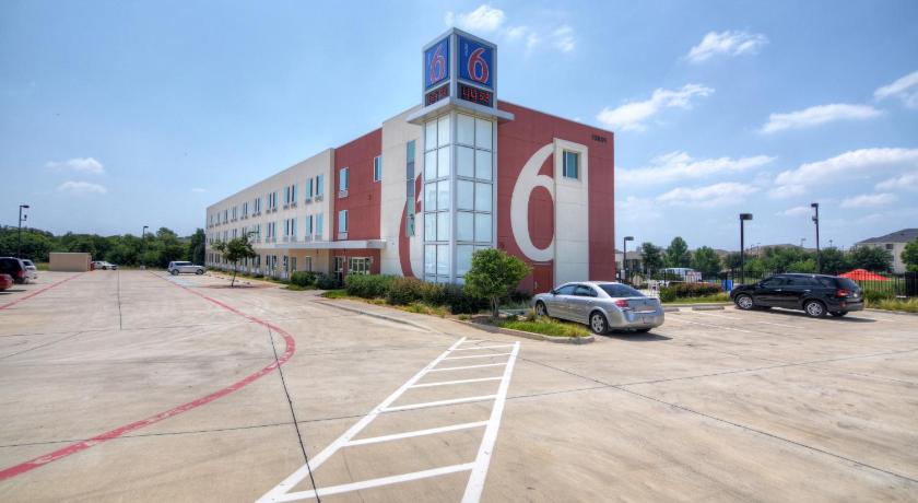 Motel 6-Roanoke, TX - Northlake - Speedway