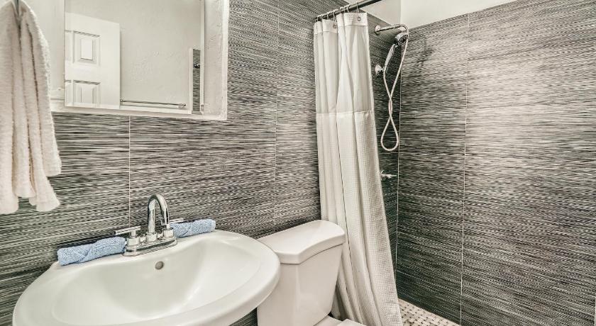 SII 1 Bedroom Tropical GEM! photo