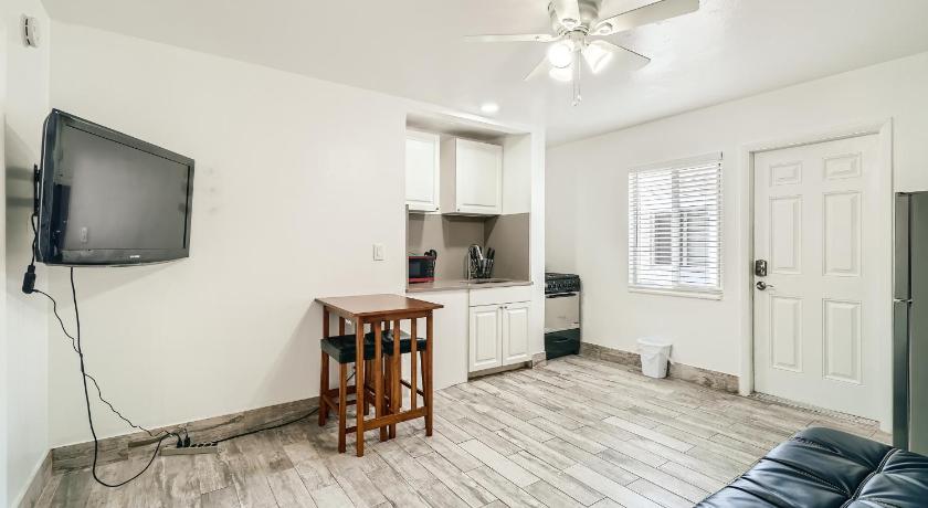 SII 1 Bedroom Tropical GEM! photo