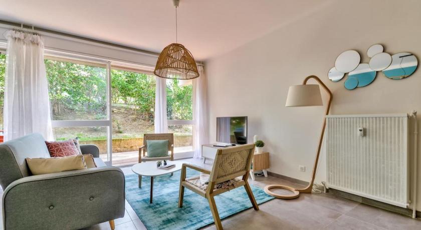 Apartment with furnished terrace close to the historic center of the city — Hotel in Aix-en-Provence