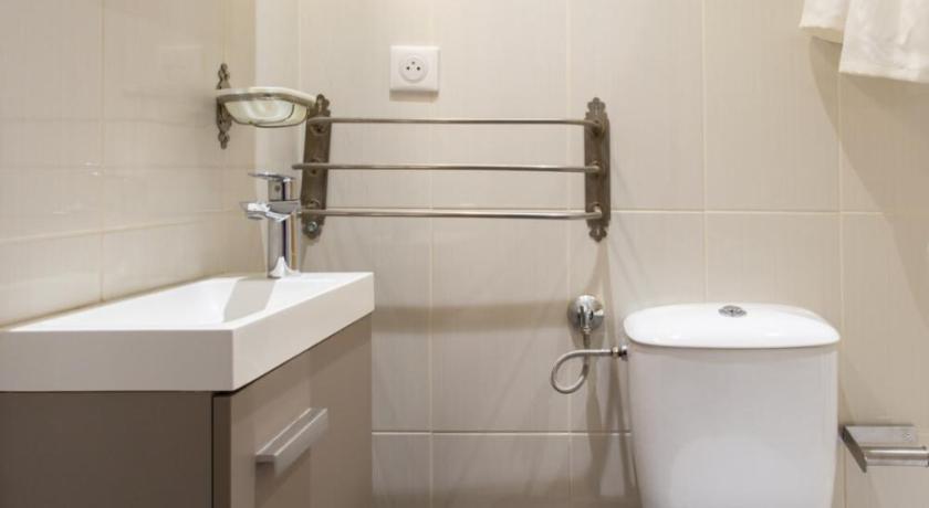 Furnished Apartment Near Place Garibaldi & The Port photo