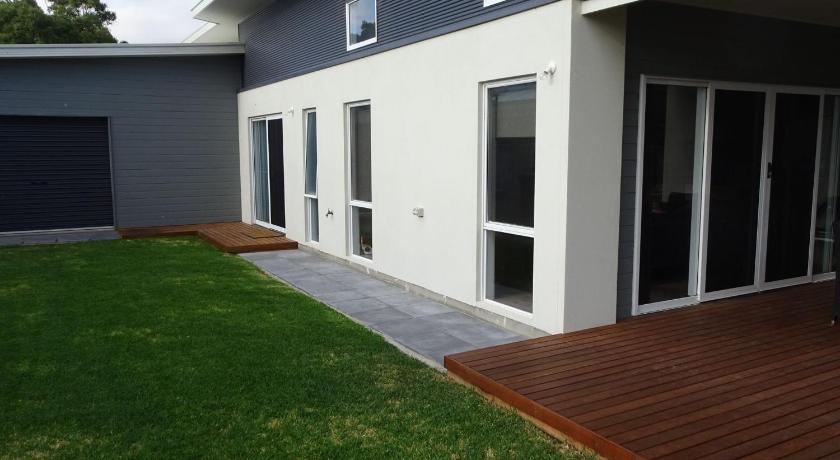 Little Miss Parumba 11 Parumba Drive photo
