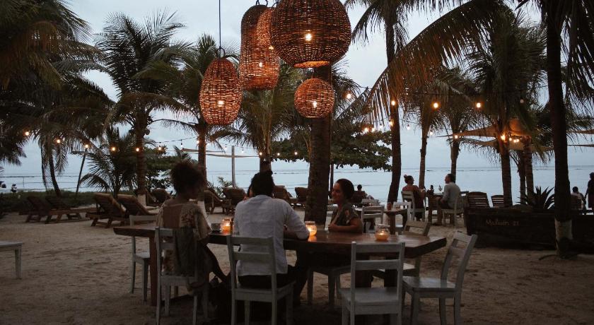 餐廳 Noah Beach Hotel & Suites