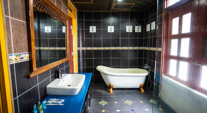Image of Premiere Suite 2