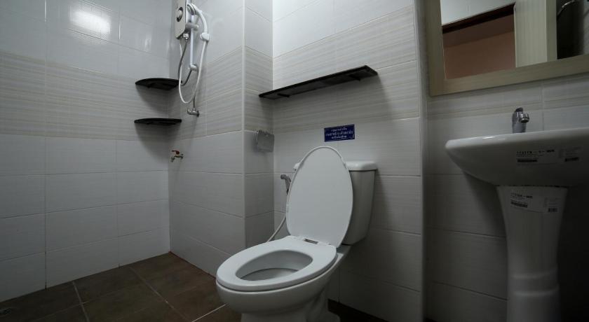 촌부리 สวัสดีแมนชั่น 3つ星 シングルルーム プール