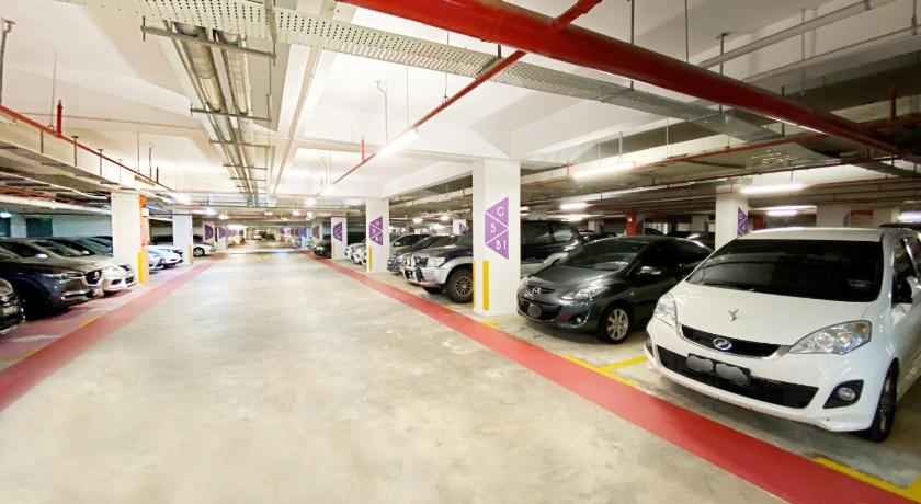 a white van parked in a garage next to other cars, Aurora Place Suites Kuala Lumpur Bukit Jalil by Rasa Sayang in Kuala Lumpur