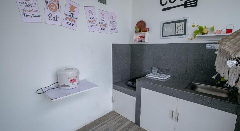 a kitchen area with a sink and a counter, Calda Homestay Syariah in Bandung
