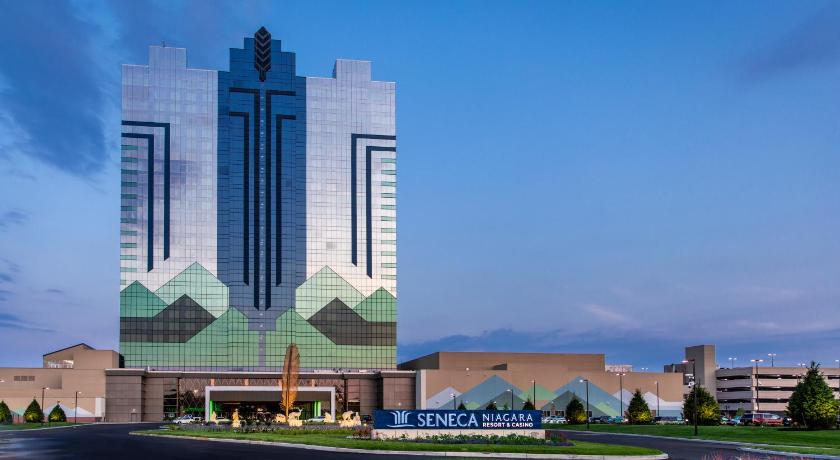 a large building with a clock on the front of it, Seneca Niagara Resort & Casino in Niagara Falls (NY)