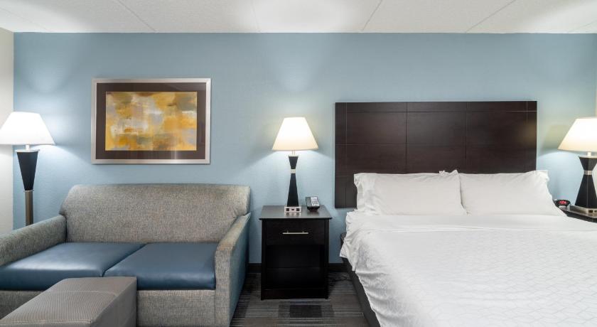 Holiday Inn Express Forsyth photo