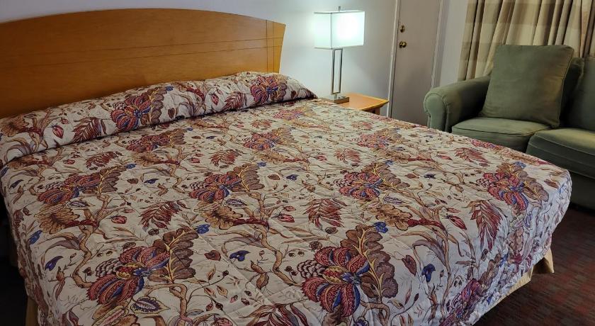 Emerald Inn & Lounge photo
