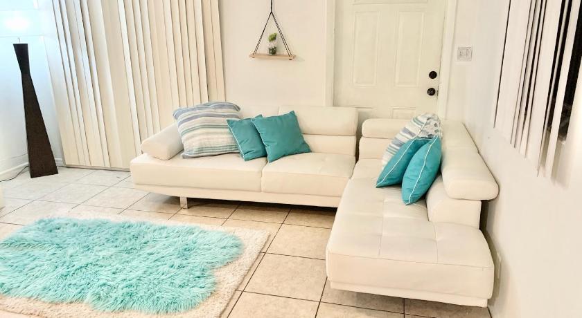 Bunk House - FLL Airport - Free Parking - Long Term Stays Welcome — Hotel in Fort Lauderdale (FL)