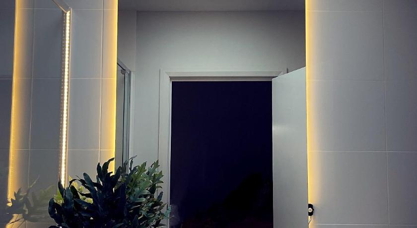 734 apartment-2 bedroom and 2 bathroom accommodation, sleeps 4 photo