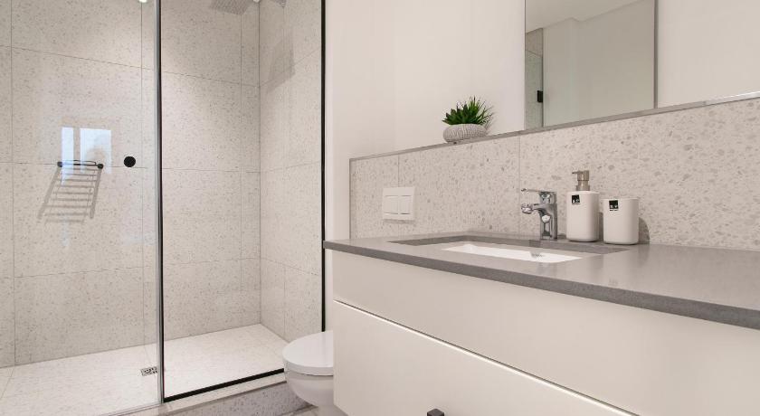 Bridgewater One 605 by HostAgents photo