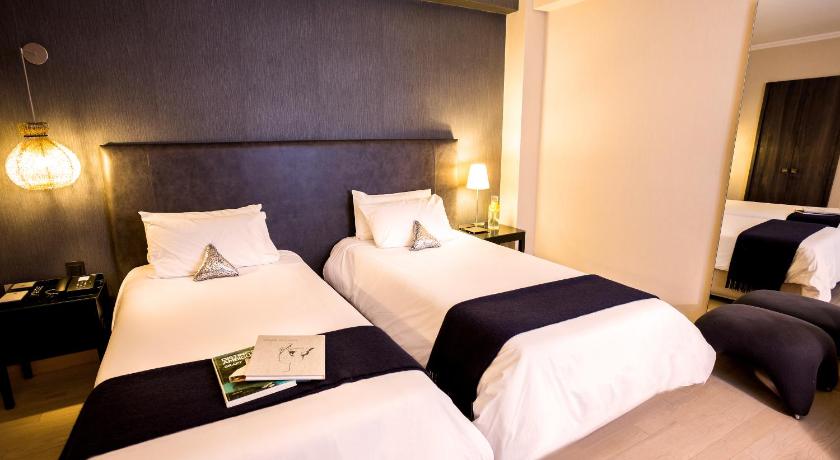 Image of Twin Room with Street View - Non-Smoking 1