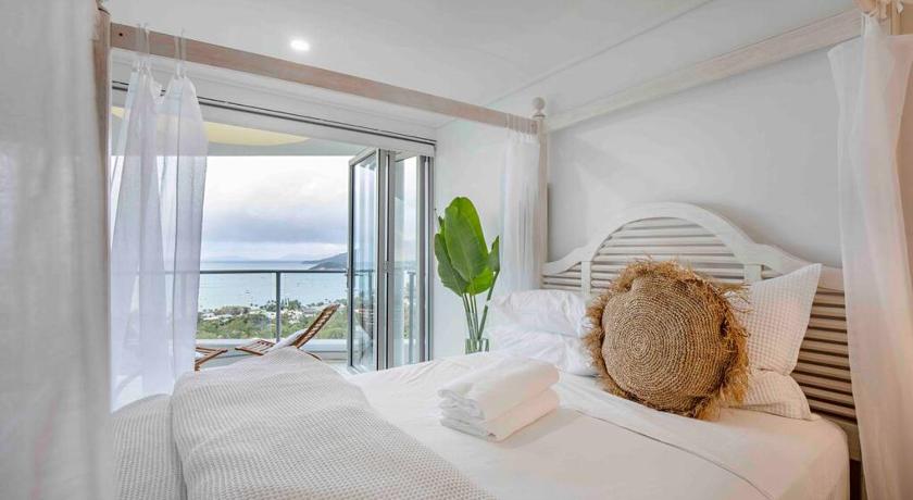 The Top Floor Luxury accomodation for 2 Spa Bath — Hotel in Whitsunday Islands