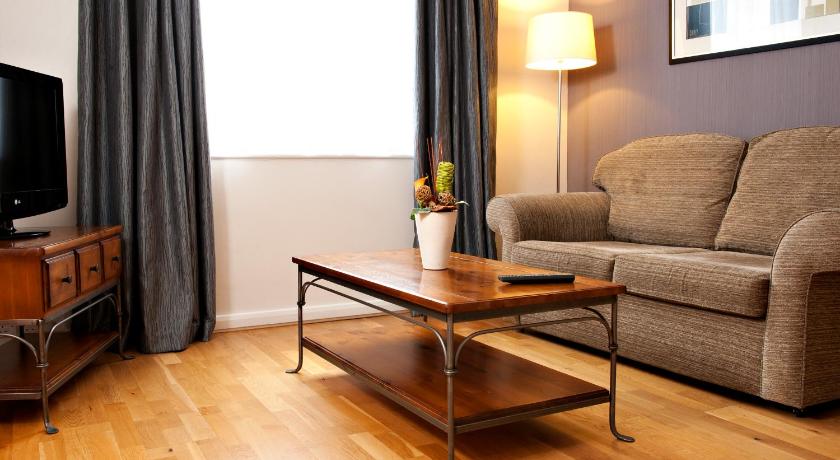 Image of 1 Super King Bed 1 Bedroom Suite City View 3
