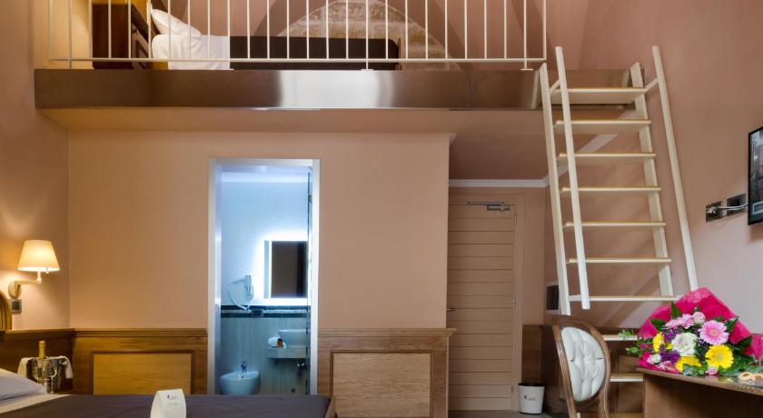 Image of Triple Room - Non-Smoking 1