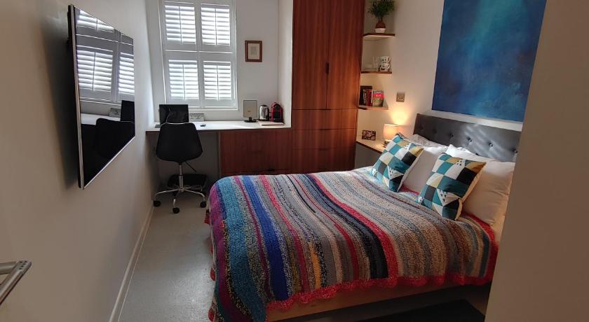 Comfortable Room With Ensuite — Hotel in London