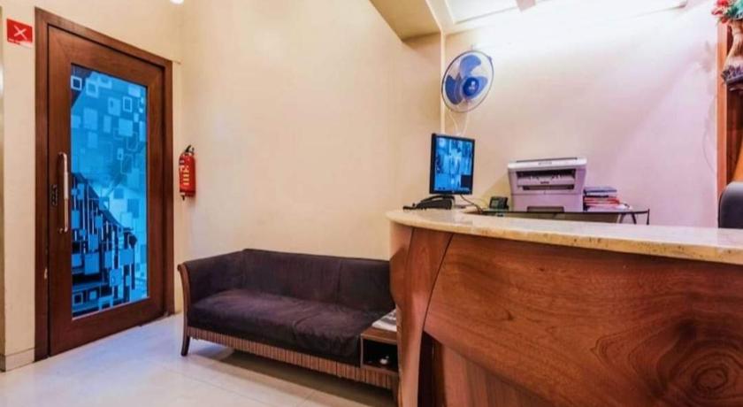 Hotel Broadway Colaba photo