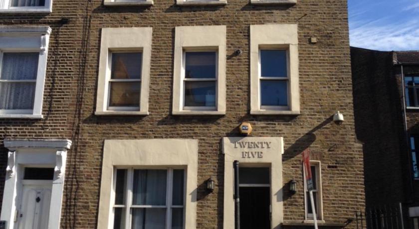 Studio Apartment - Entire Lower Ground Floor - Only 7 Mins Walk Kings Cross St Pancras Station photo