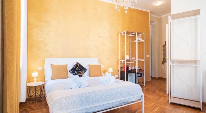 Image of Deluxe Double Room with Balcony 0