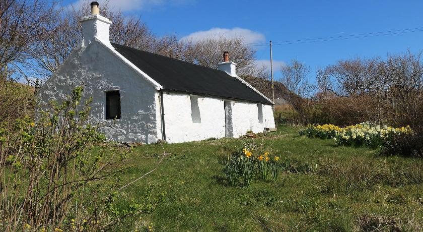 Holiday Home Tigh Phoil by Interhome — Hotel in Elgol