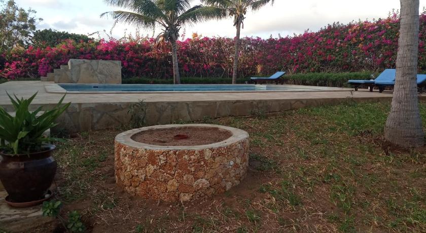 Queen K Cottages Watamu At Chrystal Homes photo