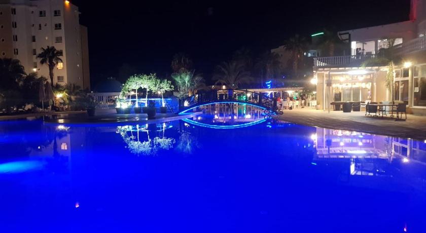 Northern C y p r u s Trikomo, Iskele, Long Beach, Caesar Resort apartment Spartacus photo