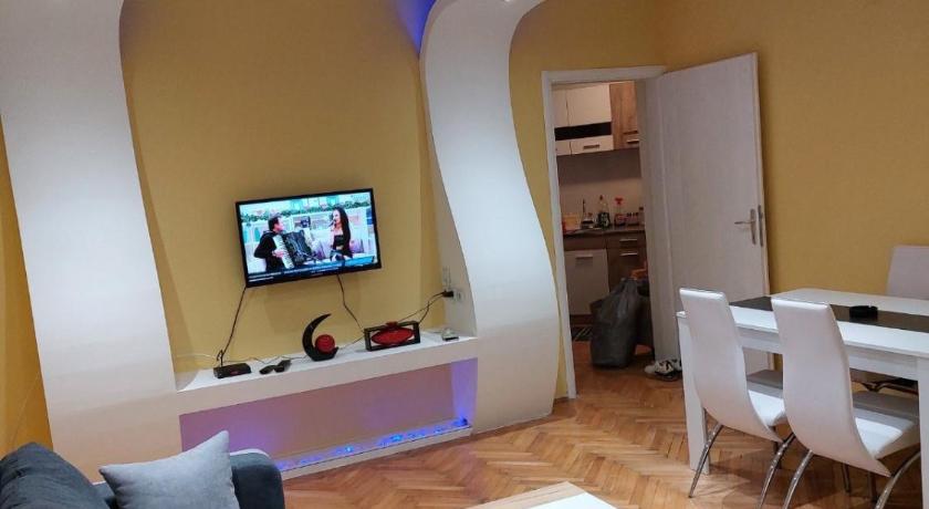 B&amp;R Apartmans — Hotel in Vršac