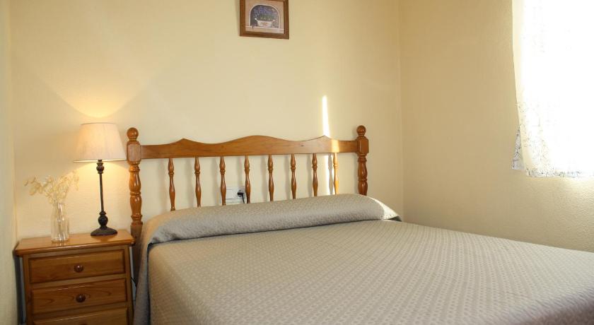 リェイアナ Albergue Los Chorros 2つ星 ホテル プール