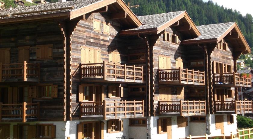 Apartments Vieux Chalet — Hotel in Grimentz