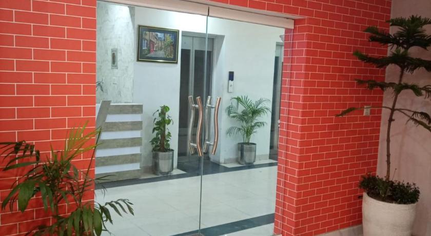 Family Hotel Davis Road Lahore photo
