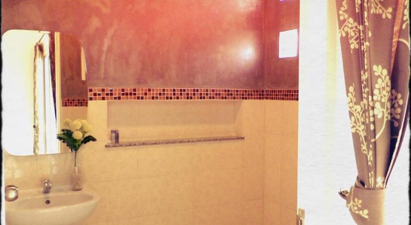 Image of Standard Twin Room with Garden View 1