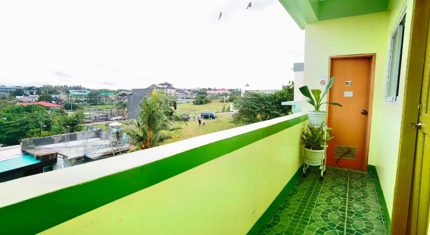 a green room with green walls and a green roof, RedDoorz D128 Lodge Cagayan Valley in Tuguegarao City
