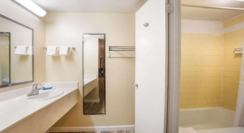Rodeway Inn photo