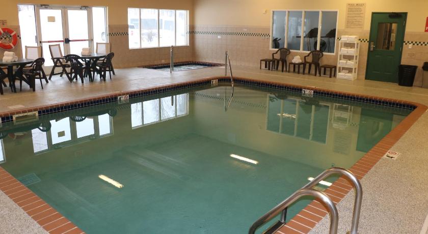 Holiday Inn Express & Suites Marquette photo