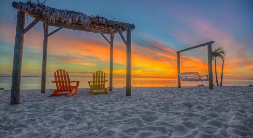 2 Bed Condo with Balcony Facing Pool and Sunsets! photo
