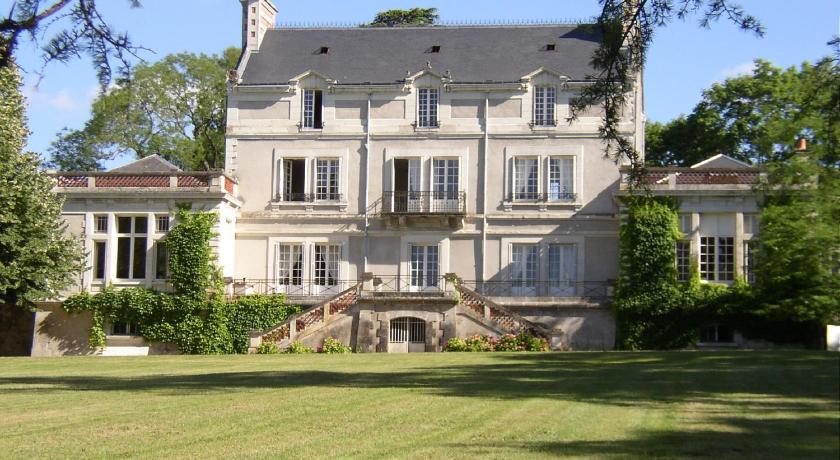 Appartement du Chateau du Grand Bouchet — Hotel in Ballan-Mire