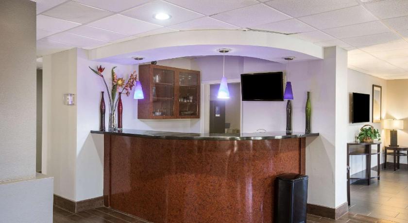 Comfort Suites Forsyth near I-75 photo