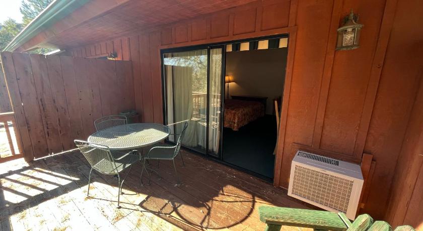 Whispering Pines Lodge photo